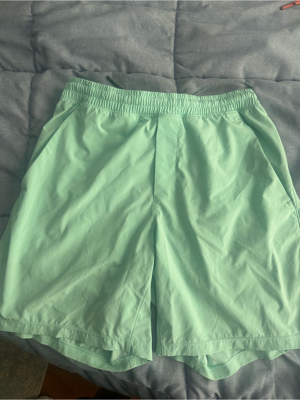 Lululemon men’s green shorts